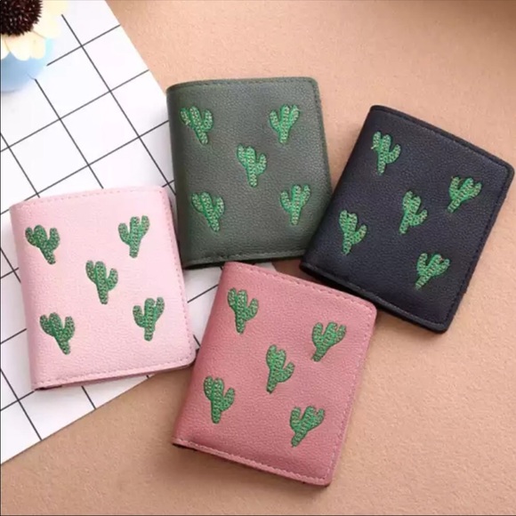 Cactus Handbags - Cactus Print B-Fold Vegan Leather Wallet